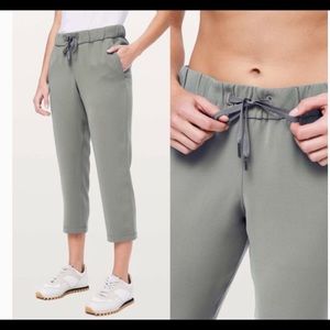 Lululemon On the Fly Crop Pant *Woven
Grey Sage NWOT